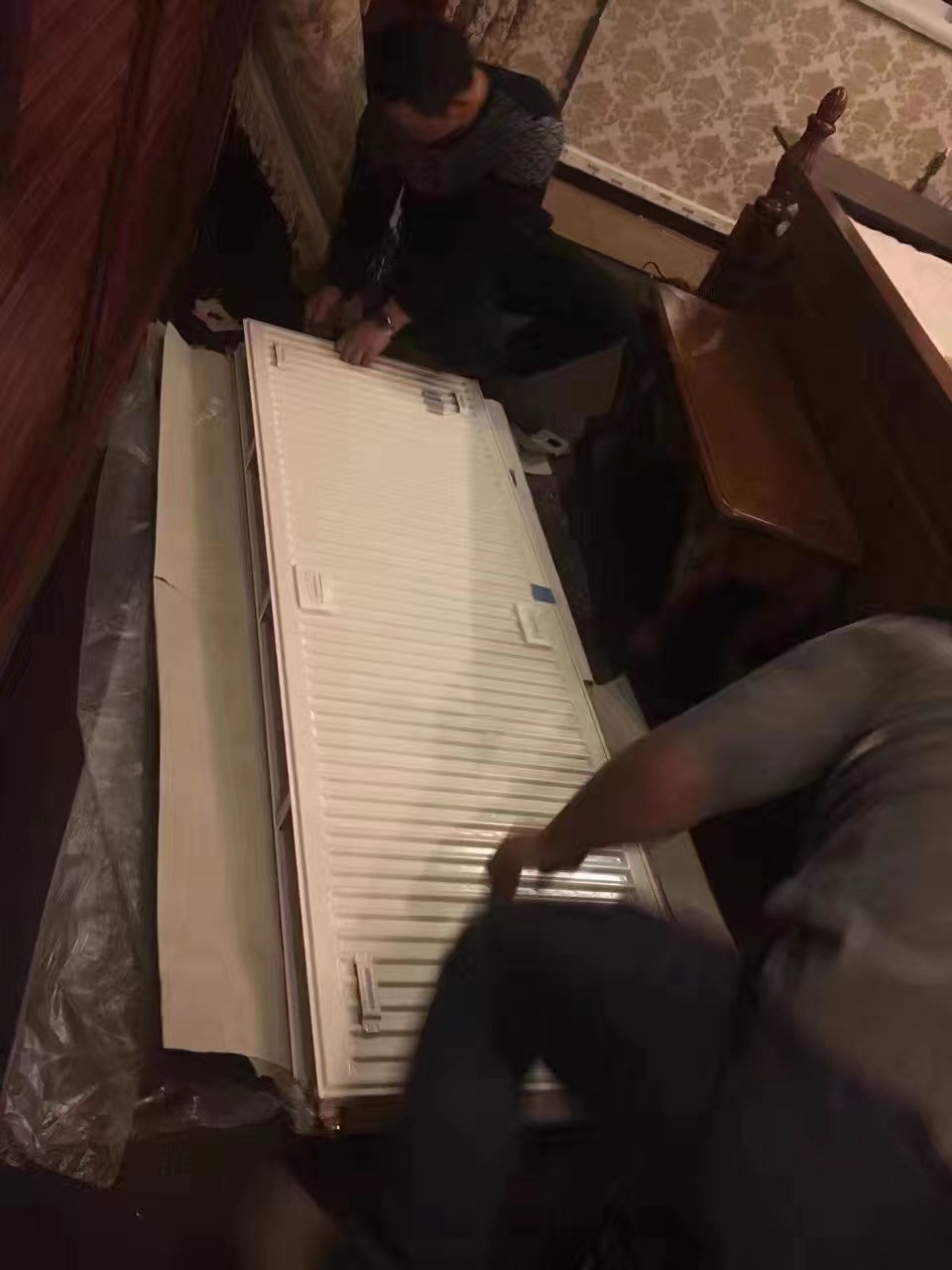 重慶暖氣片安裝施工